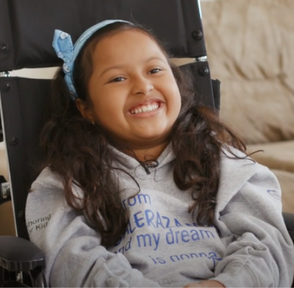 Mariangel smiling wearing a sweat shirt.