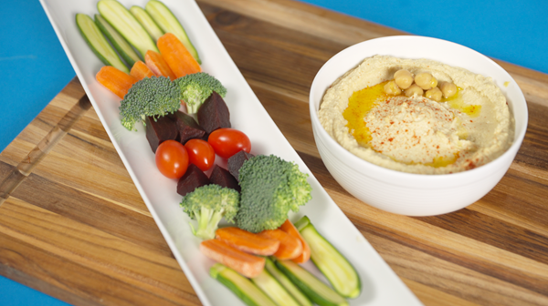 Hummus de limón con verduras pequeñas