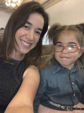 Carolina Montoya with her daughter.