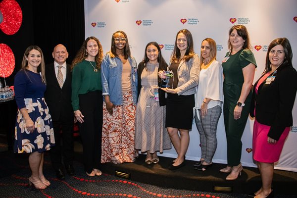 Dr Michael Alessandri presenting award to Adaptive Care Program Team