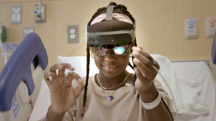 Rosemaylee wearing a headset to see her 3d heart model