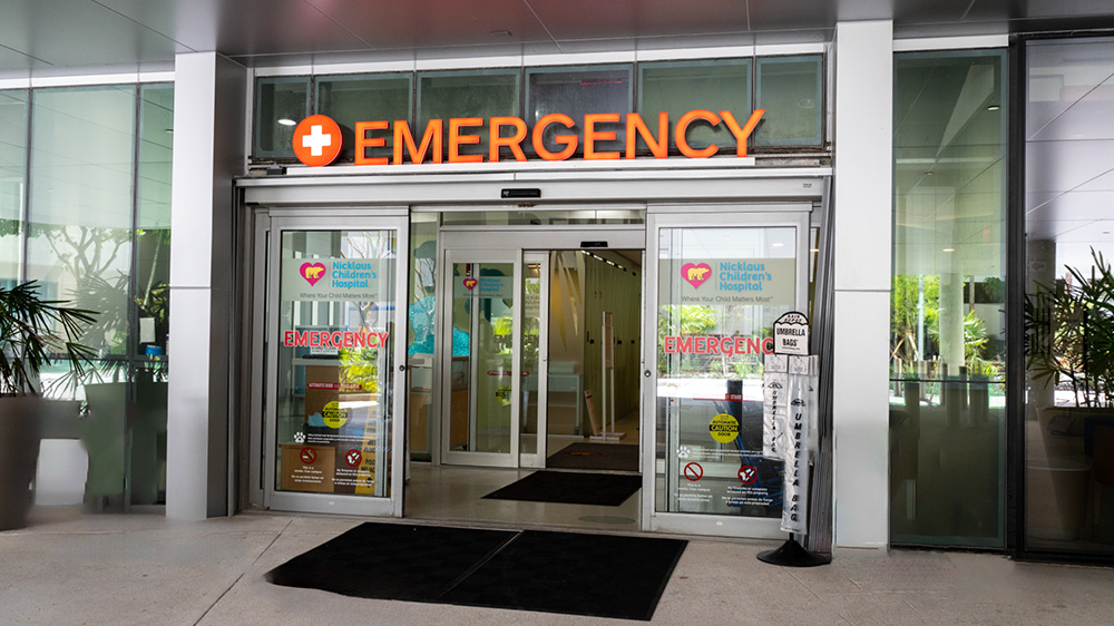 the entrance to the ER building.