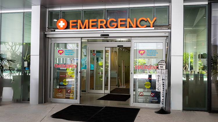 the entrance to the ER building.