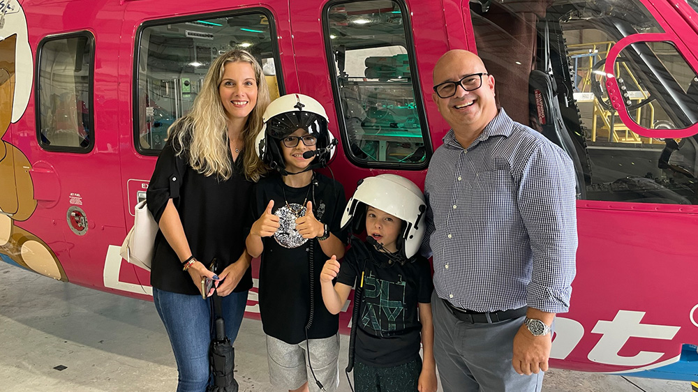 La familia Menocal hace un recorrido del helicóptero de Life Flight.