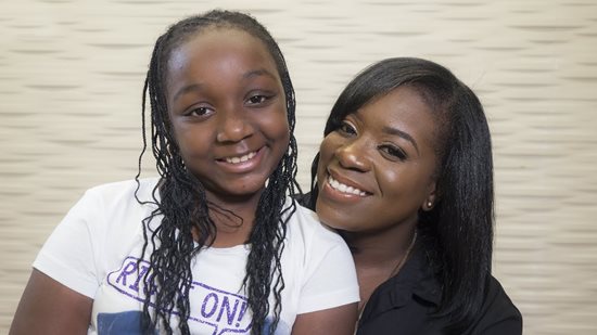 Bi'Yanie with her mother.