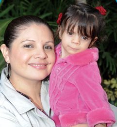 Analiah with her mother