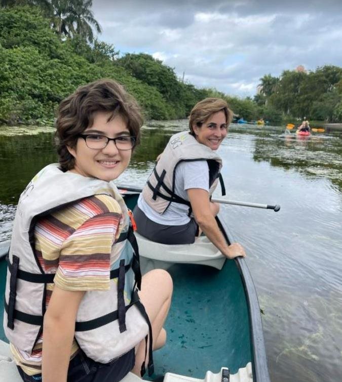Moraima and her daughter riding a kayak.