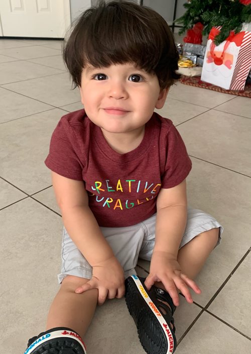 Cassian sonriendo