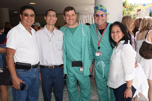 Equipo de anestesiología cardiovascular y paciente