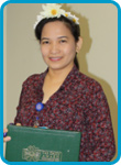 awardee wearing a headband of daisies, daisy award statue, and certificate.