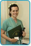 awardee wearing a headband of daisies, daisy award statue, and certificate.